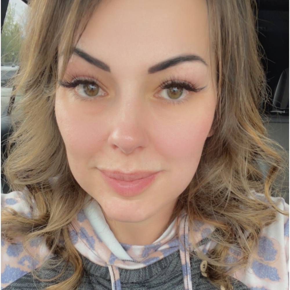 Meet your Posher, Danielle